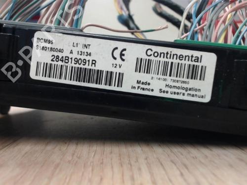 Used Fuse box RENAULT MEGANE III Hatchback (BZ0/1_, B3_) 1.5 dCi (BZ0C) (90 hp) 24037306