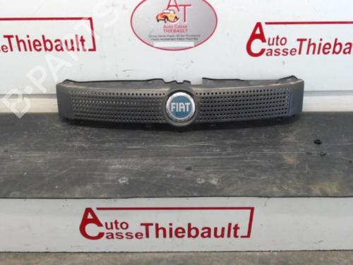 Used Grille FIAT PANDA (169_) 1.1 (169.AXA1A) (54 hp) 12970704