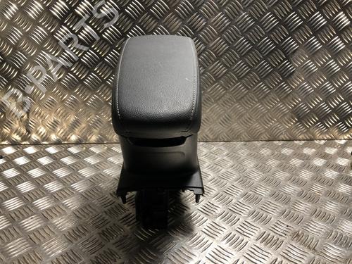 Used Armrest / Center console Armrest / Center console OPEL CORSA F (P2JO) 1.5 (68) (102 hp) 34736874 34736874
