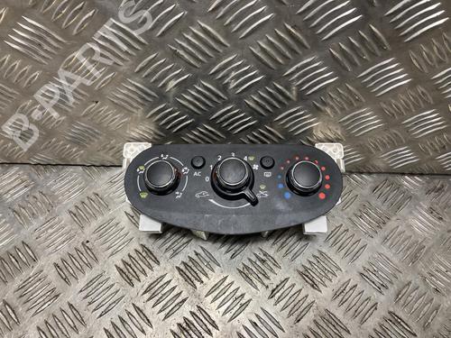 AC Styreenhet / Manøvreringsenhet DACIA SANDERO II TCe 90 (B8M1, B8MA, B8AC) (90 hp) 31204552