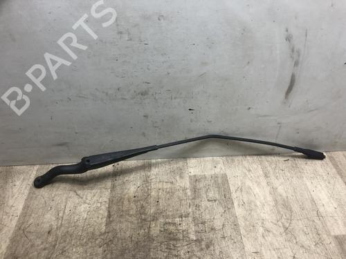 Used Front windshield wiper arm OPEL CORSA D (S07) 1.2 (L08, L68) (80 hp) 25305802