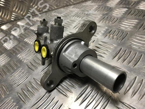 Used Brake master cylinder TOYOTA AURIS (_E18_) 1.2 (NRE185_, NRE185R) (116 hp) 31245121