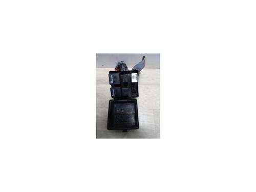 Used Fuse box MITSUBISHI PAJERO III (V7_W, V6_W) 3.2 Di-D (V68W) (160 hp) 29074475