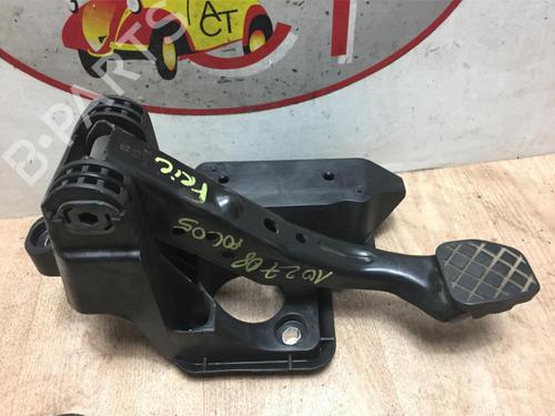 Used Break pedal VW POLO V (6R1, 6C1) 1.6 TDI (90 hp) 12978638