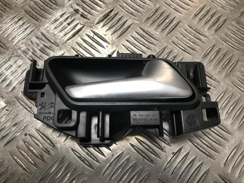 Maneta interior delantera derecha PEUGEOT 208 II (UB_, UP_, UW_, UJ_) 1.2 PureTech 75 (75 hp) 31245663