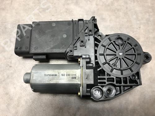 Used Right front window motor VW GOLF IV (1J1) 1.4 16V (75 hp) 20617804