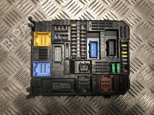 Used Fuse box Fuse box CITROËN C3 III (SX) 1.5 BlueHDi 100 (SXYHYP, SXYHTU) (102 hp) 33917413 33917413