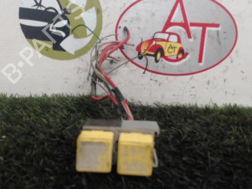 Used Fuse box RENAULT TRAFIC II Van (FL) 2.5 dCi 135 (FL0D) (135 hp) 12964285