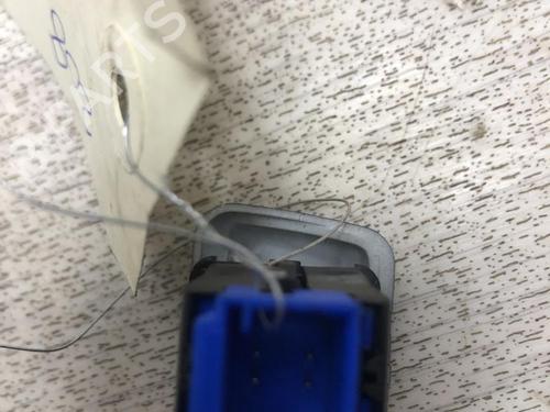 Used Warning switch Warning switch PEUGEOT 208 I (CA_, CC_) 1.6 HDi (92 hp) 13228910 13228910