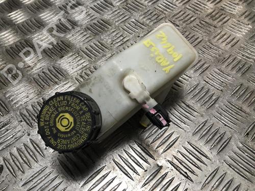 Used Brake fluid reservoir TOYOTA YARIS (_P9_) 1.4 D-4D (NLP90_, NLP90R) (90 hp) 31201768