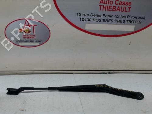Used Front windshield wiper arm SEAT IBIZA IV (6J5, 6P1) 1.2 (70 hp) 13263534