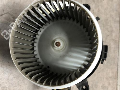 Used Heater blower motor PEUGEOT 3008 II SUV (MC_, MR_, MJ_, M4_) 1.2 THP/ PureTech 130 (MRHNSM, MRHNSU, MRHNSJ, MRHNYW,... (131 hp) 20622794
