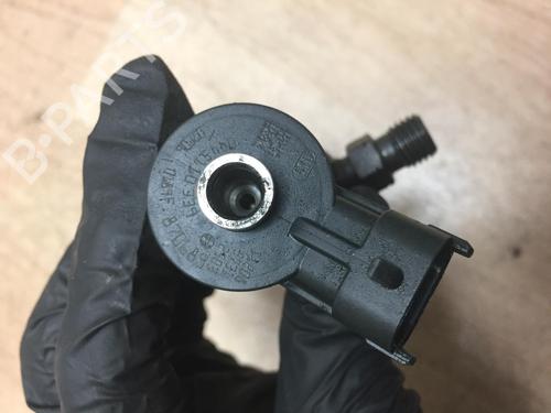 Injecteur PEUGEOT 207 (WA_, WC_) 1.4 HDi (68 hp) 31195475