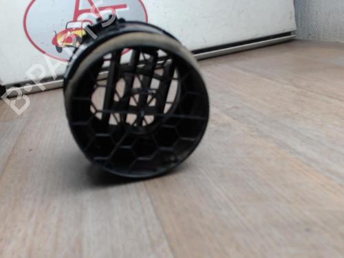 Used Air vent Air vent TOYOTA YARIS (_P13_) 1.5 Hybrid (NHP130_, NHP130) (101 hp) 13261937 13261937