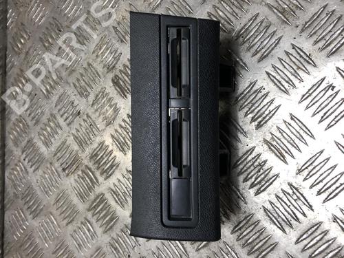 Porte-gobelet/Objets PEUGEOT 5008 II (MC_, MJ_, MR_, M4_) 2.0 BlueHDi 150 (MJAHXW, MJAHXH, MJAHXN, MJAHXV, MJAHXG) (150 hp) 31199263