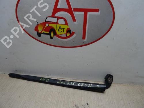 Used Front windshield wiper arm SEAT LEON (1P1) 2.0 TDI 16V (140 hp) 13293865