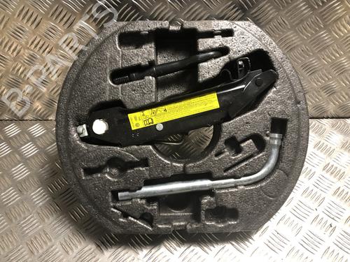 Used Jack Kit Jack Kit VW GOLF VI (5K1) 1.6 TDI (105 hp) 34523360 34523360