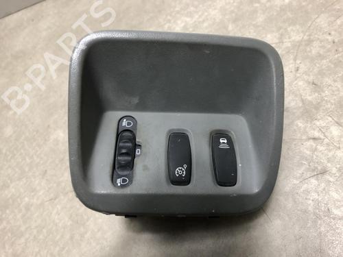 Used Switch RENAULT TRAFIC II Van (FL) 2.0 dCi 90 (FL0H, FL00, FL01, FL0M, FL0P, FL0S) (90 hp) 20615771