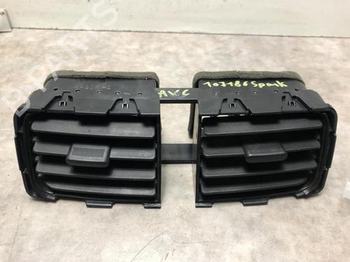 Used Air vent CHEVROLET SPARK (M300) 1.0 (68 hp) 20618332