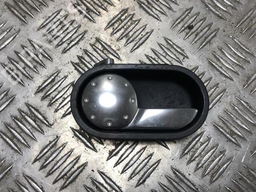 Poignée intérieure avant gauche AUDI TT (8N3) 1.8 T (180 hp) 31203674