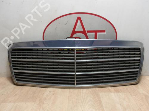 Used Grille MERCEDES-BENZ E-CLASS (W210) E 200 CDI (210.007) (102 hp) 13282364