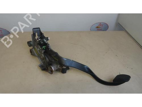Used Clutch pedal TOYOTA AURIS (_E15_) 1.4 D-4D (NDE150_, NDE150R) (90 hp) 12969357