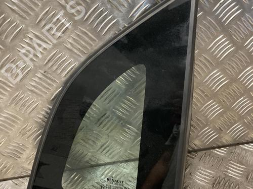 Panel rude bagtil højre Panel rude bagtil højre RENAULT CAPTUR I (J5_, H5_) 1.3 TCe 150 (J5NK, J5JS) (150 hp) 36088824 36088824