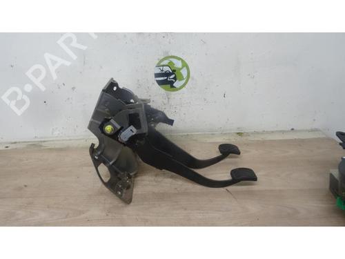 Pédale SUZUKI SWIFT III (MZ, EZ) 1.3 DDiS (RS413D) (75 hp) 12967564