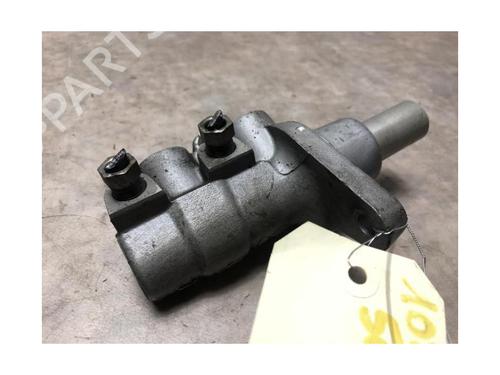 Brake master cylinder PEUGEOT 5008 (0U_, 0E_) 1.6 HDi | BP20089533M77 