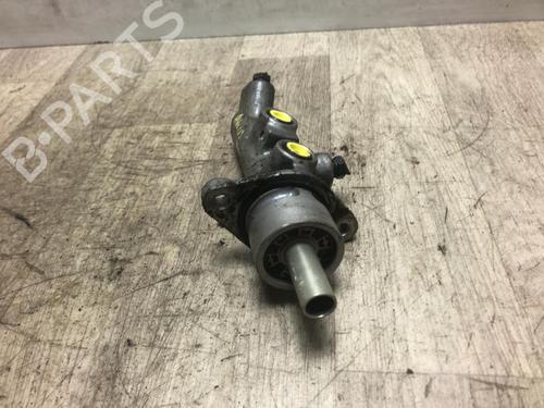 Used Brake master cylinder TOYOTA AVENSIS (_T25_) 2.0 D-4D (CDT250_, CDT250R) (116 hp) 31022030