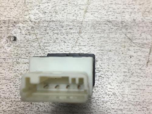 Used Switch TOYOTA RAV 4 III (_A3_) 2.2 D 4WD (ALA30_, ALA30R) (136 hp) 13261311