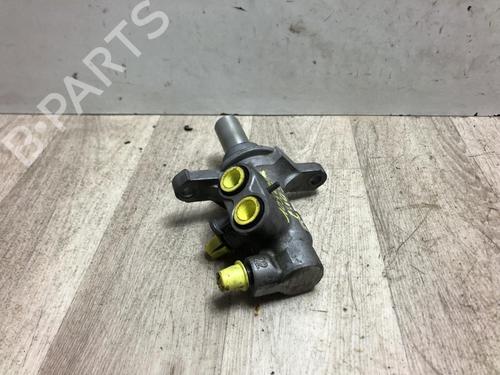 Used Brake master cylinder RENAULT CLIO V (B7_) 1.0 TCe 100 (B7MT) (101 hp) 23871191