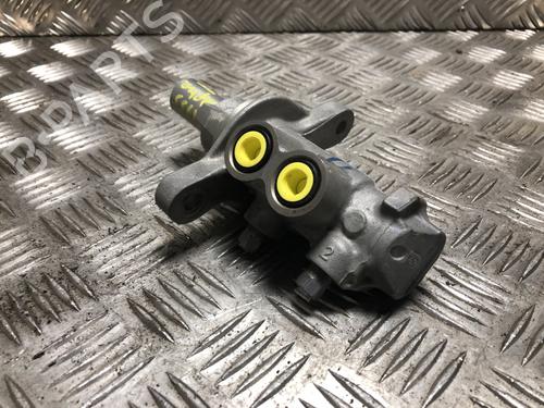 Used Brake master cylinder Brake master cylinder RENAULT CAPTUR II (HF_) E-TECH 145 (HFMU) (143 hp) 33660849 33660849