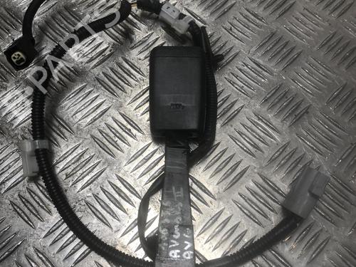 Used Seat buckle TOYOTA AVENSIS (_T25_) 2.0 D-4D (CDT250_, CDT250R) (116 hp) 31201621