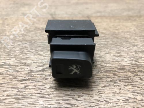 Used Switch Switch PEUGEOT 308 II (LB_, LP_, LW_, LH_, L3_) 1.5 BlueHDi 130 (131 hp) 20620228 20620228