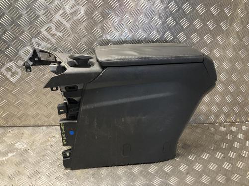 Used Armrest / Center console Armrest / Center console PEUGEOT 3008 II SUV (MC_, MR_, MJ_, M4_) 1.2 THP/ PureTech 130 (MRHNSM, MRHNSU, MRHNSJ, MRHNYW,... (131 hp) 36048375 36048375
