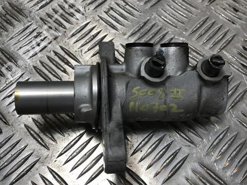 Used Brake master cylinder PEUGEOT 5008 II (MC_, MJ_, MR_, M4_) 2.0 BlueHDi 150 (MJAHXW, MJAHXH, MJAHXN, MJAHXV, MJAHXG) (150 hp) 31199300