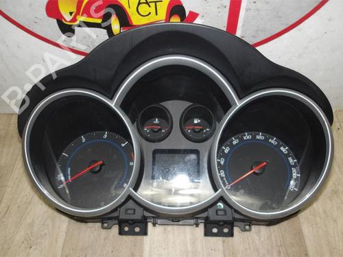 Used Instrument cluster CHEVROLET CRUZE Hatchback (J305) 1.7 D (131 hp) 20614574