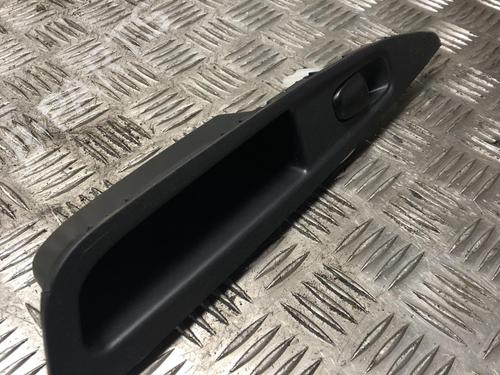 Fensterheberschalter rechts hinten für NISSAN QASHQAI II (J11, J11_) 1.2 DIG-T (115 hp) 31244146