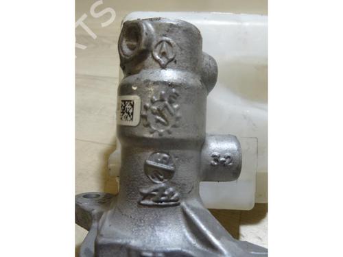Used Brake master cylinder RENAULT TWINGO III (BCM_, BCA_) 0.9 TCe 90 (BCM9, BCM2) (90 hp) 13276854