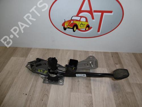 Used Break pedal FORD KUGA I 2.0 TDCi (136 hp) 13036475