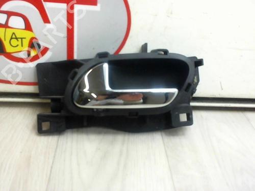 Used Front left interior door handle PEUGEOT 407 (6D_) 2.0 HDi 135 (6DRHRH, 6DRHRE, 6DRHRG, 6DRHRJ) (136 hp) 12962891