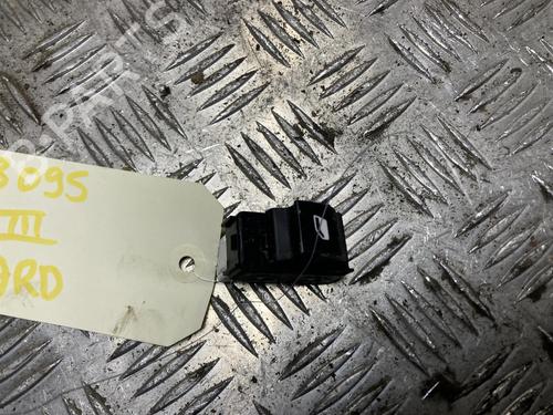 Used Right rear window switch Right rear window switch CITROËN C3 III Van (SX_, SY_) BlueHDi 100 (102 hp) 33917473 33917473