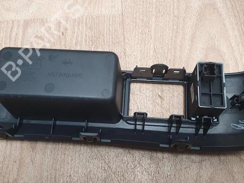 Used Switch NISSAN MICRA III (K12) 1.2 16V (65 hp) 13261704