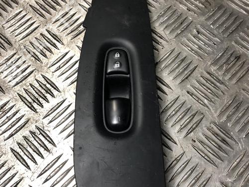 Fensterheberschalter rechts vorne für NISSAN QASHQAI II (J11, J11_) 1.2 DIG-T (115 hp) 31244147
