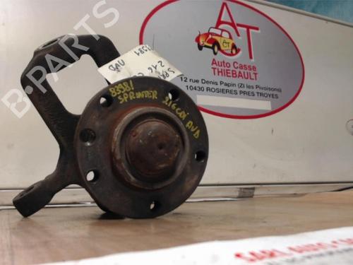 Used Right front steering knuckle MERCEDES-BENZ SPRINTER 2-t Platform/Chassis (B901, B902) 208 CDI (901.611, 901.612, 901.621, 902.611, 902.612,... (82 hp) 29197477