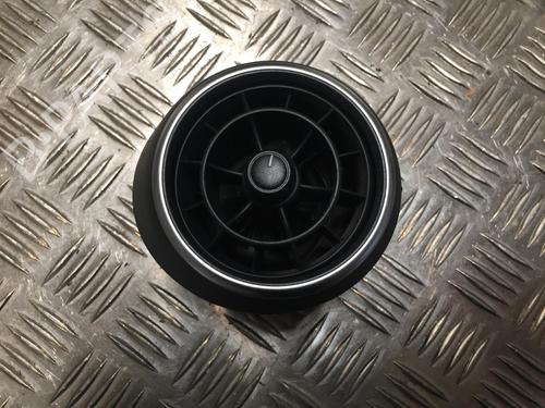 Used Air vent AUDI A1 (8X1, 8XK) 1.6 TDI (105 hp) 31185794