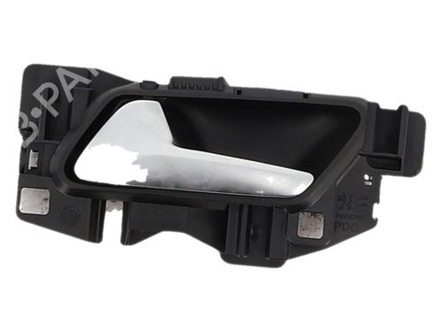 Used Rear left interior door handle Rear left interior door handle DS DS 3 / DS 3 CROSSBACK (UR_, UC_, UJ_) 1.2 PureTech 130 (URHNSS) (131 hp) 40530088 40530088