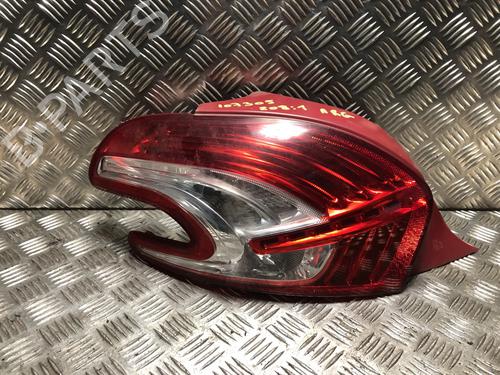 Venstre Baklys PEUGEOT 208 I (CA_, CC_) 1.2 VTI 82 (82 hp) 32211564