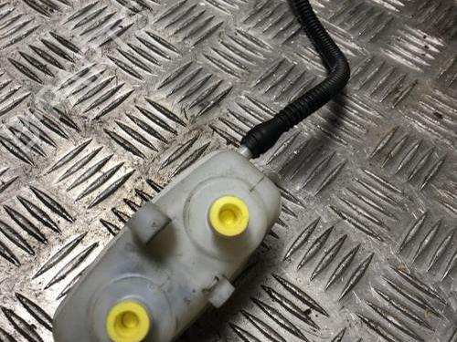 Brake fluid reservoir RENAULT SCÉNIC III (JZ0/1_) 1.5 dCi | BP31021878M118